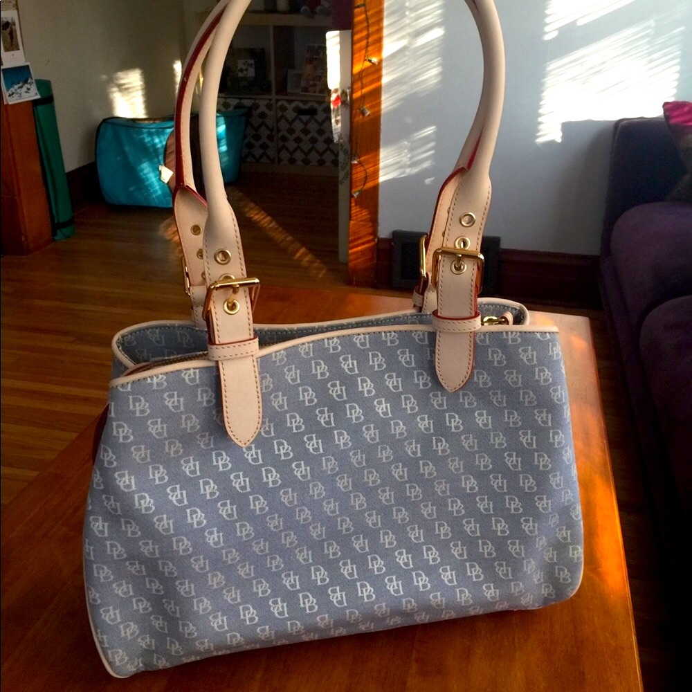 SALE! NWOT Dooney & Bourke Signature Satchel